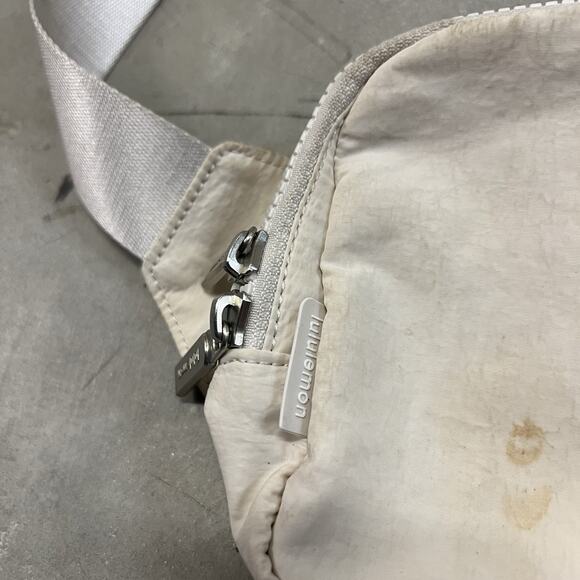 Lululemon LU9BG8S Women's One Size Beige Everywhere Belt Bag (92) - Picture 4 of 9